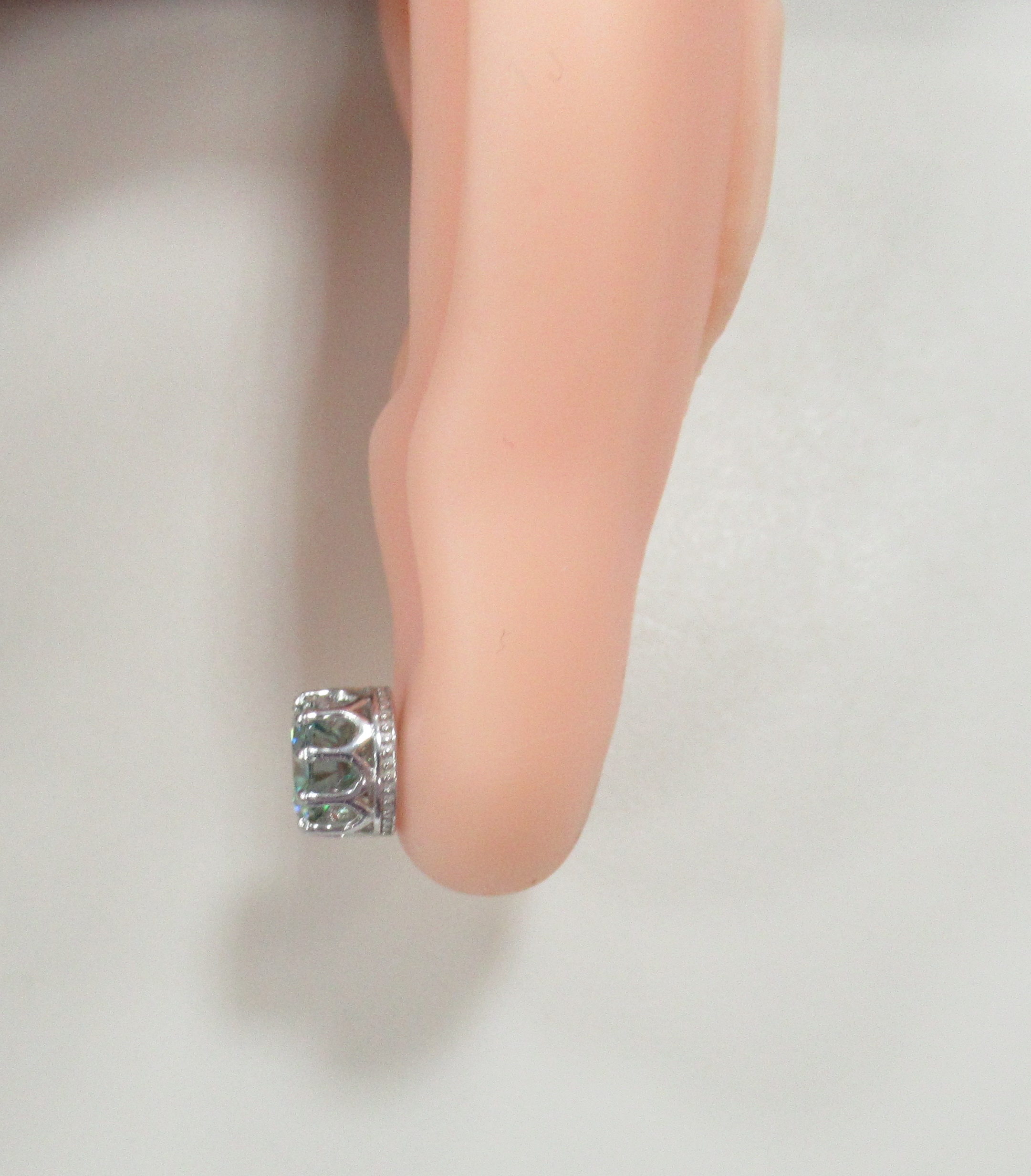 Серебряные серьги-пусеты с муассанитами